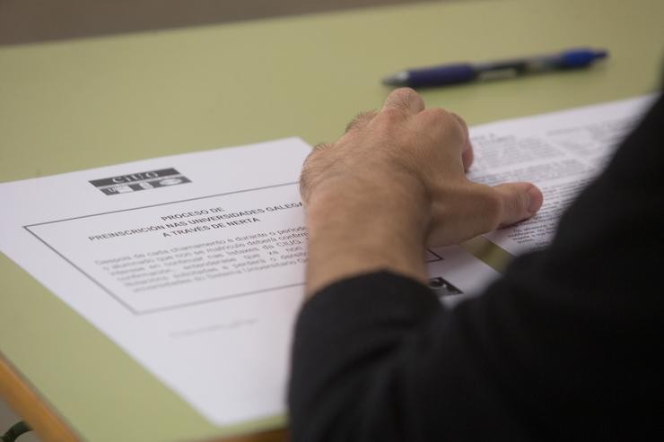 Un estudante de bacharelato minutos no IES Vilar Ponche preparado para realizar os exames Selectividade ou Probas de Acceso á Universidade en Viveiro.. Carlos Castro - Europa Press