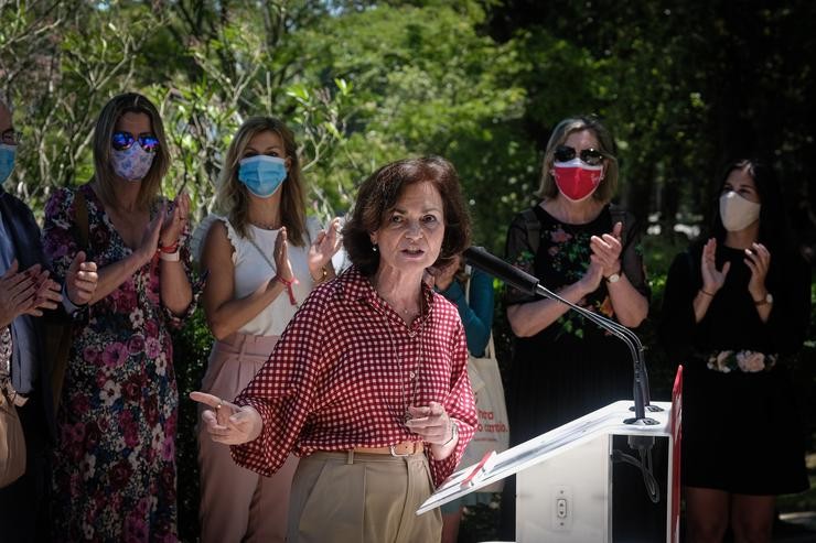 A secretaria de Igualdade do PSOE e vicepresidenta primeira do Goberno, Carmen Calvo, durante a súa intervención nun encontro con Mulleres 