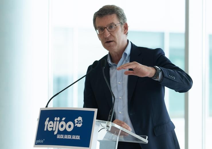 O presidente da Xunta e candidato á reelección, Alberto Núñez Feijóo, nun mitin en Vigo, horas antes do inicio da campaña electoral para os comicios do 12 de xullo de 2020.. PP DE GALICIA