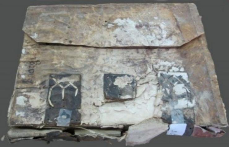 Un dos manuscritos pendentes de restauración.. SUBDELEGACION DO GOBERNO EN OURENSE / Europa Press
