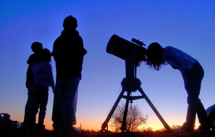 Observación astronómica. ASTROGUADA - Arquivo / Europa Press
