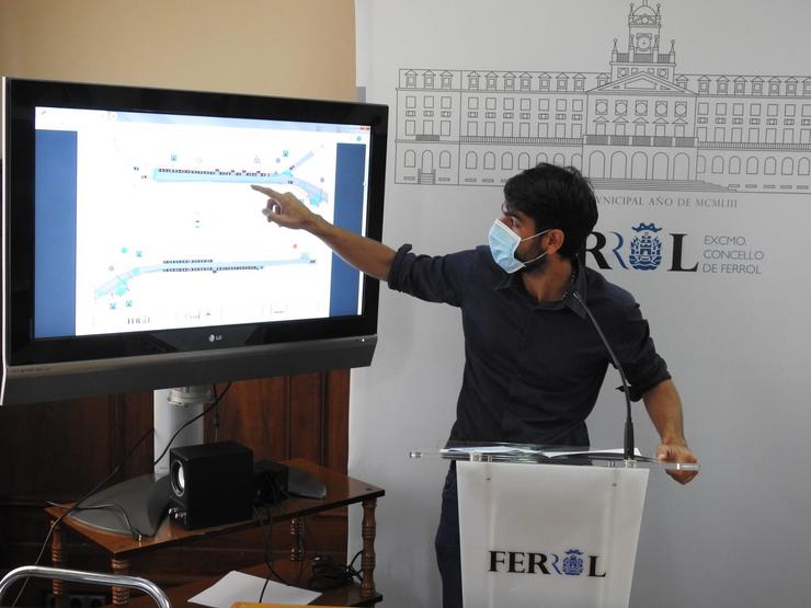 O portavoz do goberno municipal de Ferrol, Julián Reina, en rolda de prensa.. CONCELLO DE FERROL 