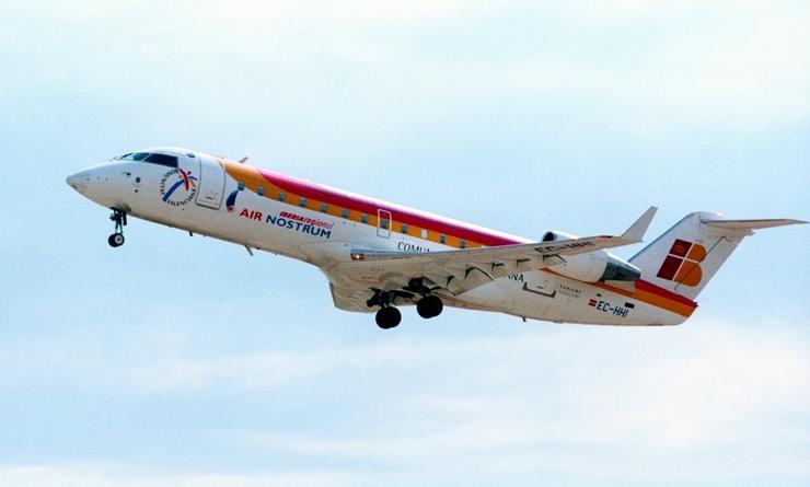 Despeque dun avión de Air Nostrum nunha imaxe de arquivo.. AIR NOSTRUM - Arquivo / Europa Press