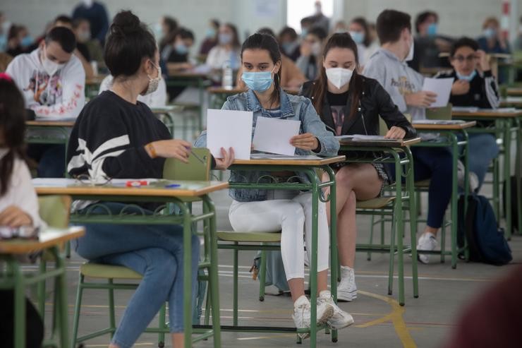 Estudantes de bacharelato realizan no IES Vilar Ponche os exames Selectividade ou Probas de Acceso á Universidade ?PAU ou ABAU- en Viveiro, Lugo, Galicia (España). Carlos Castro - Europa Press - Arquivo 