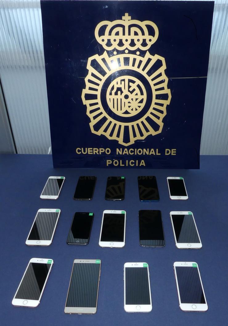 Móbiles incautados nunha estafa para a súa adquisición. POLICIA NACIONAL / Europa Press