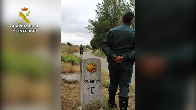 A Garda Civil mellora a protección dos peregrinos en todos os tramos do Camiño de Santiago grazas a Alertcops. GARDA CIVIL 