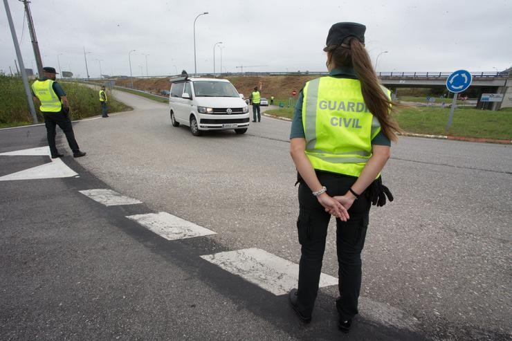 Punto de control da Garda Civil. Carlos Castro - Europa Press - Arquivo