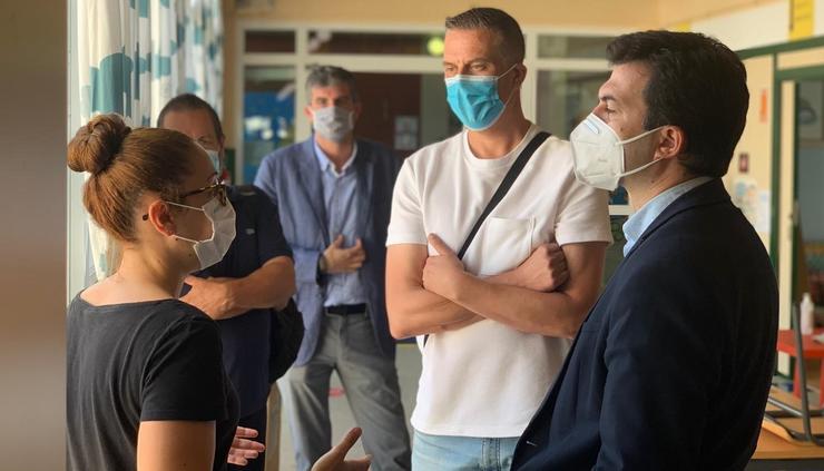 O líder do PSdeG, Gonzalo Caballeriro, visita Cedeira. 