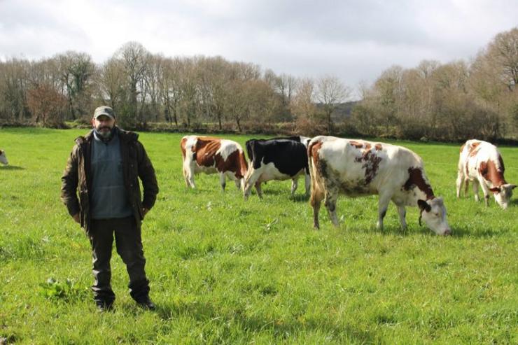 Vítor Fernández é un gandeiro que aposta pola gandeiría e a agricultura ecolóxica en Chantada 