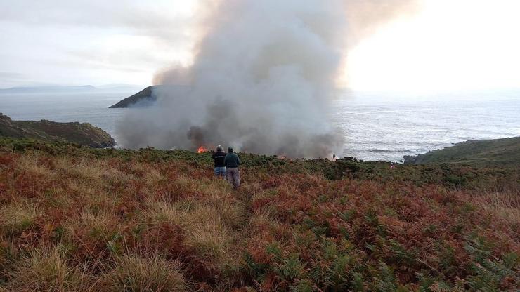 Incendio na Illa de Ons.. CEDIDA POR VECIÑOS DE ONS 