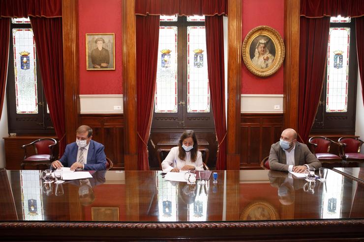 O Concello da Coruña e Correos asinan un convenio de colaboración. ANDY PEREZ 
