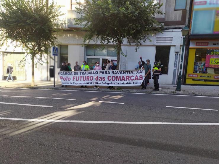 Traballadores de Navantia Ferrol concéntranse ás portas do Parlamento de Galicia para reclamar carga de traballo para o estaleiro 