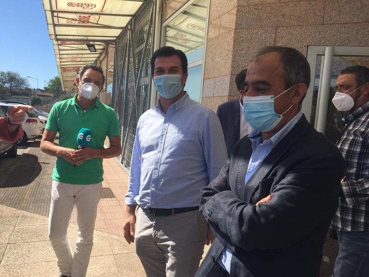 Gonzalo Caballero e José Antonio Gómez (UXT), tras a súa reunión en Santiago. 