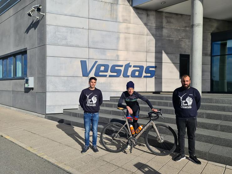 Os traballadores de Vestas Viveiro diante da sede da empresa en Dinamarca/traballadores de Vestas