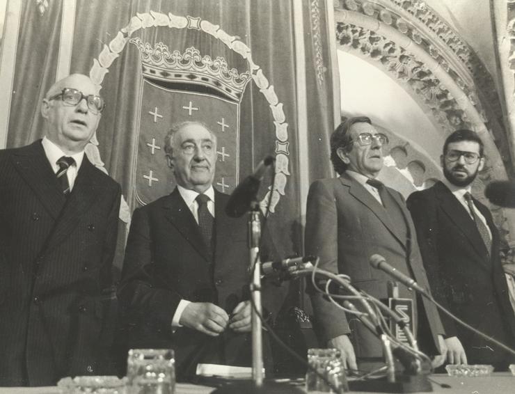 Mesa do Parlamento de Galicia con Antonio Rosón na Presidencia. MANUEL BRANCO / Europa Press