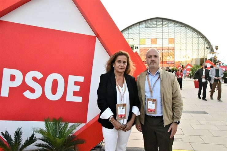 A presidenta da Deputación de Pontevedra, Carmela Silva, e o secretario do PSOE provincial, David Regades, no Congreso Federal do PSOE, en Valencia.. PSOE DE PONTEVEDRA / Europa Press