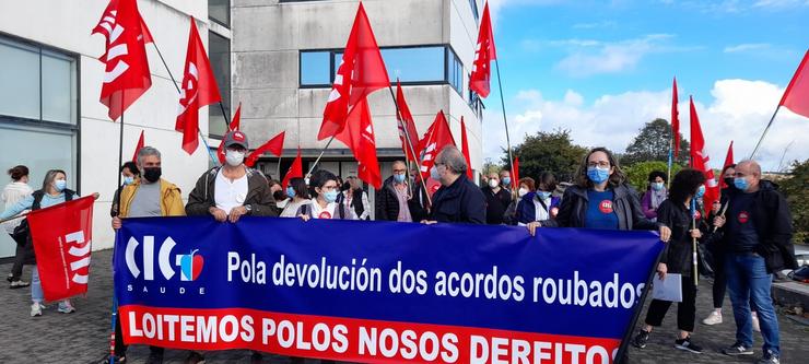 Concentración de delegados de CIG-Saúde diante do Sergas en San Lázaro o 21 de outubro de 2021.. CIG-SAÚDE