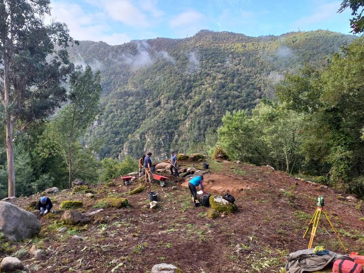 Unha decena de arqueólogos investigan en Pantón a orixe da Ribeira Sacra e o mosteiro de San Vicenzo de Pombeiro. XUNTA