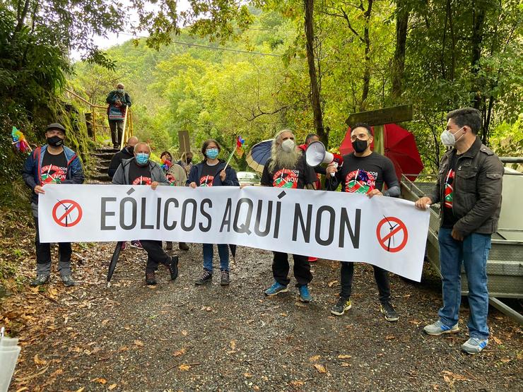 Marcha reivindicativa en Neda contra o parque eólico Caaveiro 