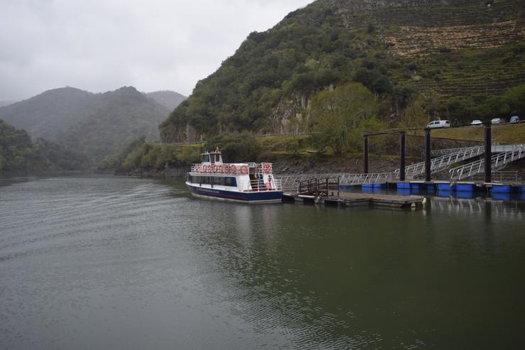 Ruta en catamarán pola Ribeira Sacra 