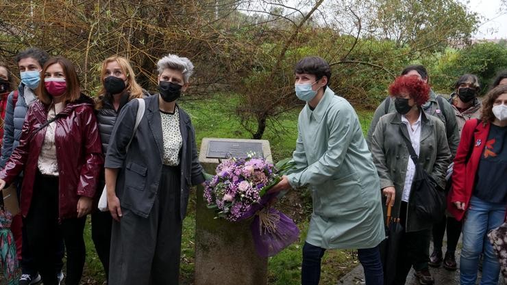 Ana Pontón participa nunha ofrenda floral a Begoña Caamaño. BNG / Europa Press