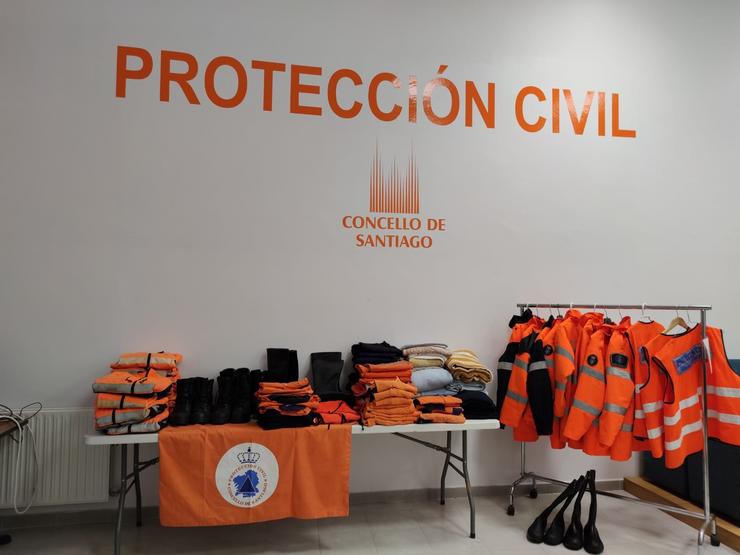 Material que Protección Civil de Santiago de Compostela enviará á illa canaria da Palma 