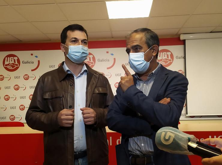 O secretario xeral do PSdeG, Gonzalo Caballero, e o seu homólogo en UXT, José Antonio Gómez 
