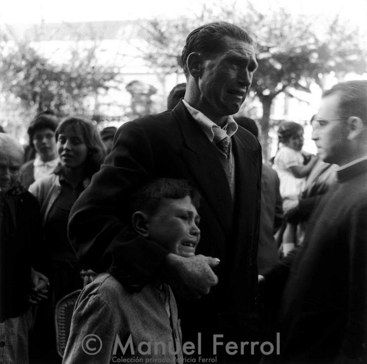 A fotografía 'O pai e o fillo', de Manuel Ferrol.. MANUEL FERROL, FOTO CEDIDA POLA FAMILIA A EP 