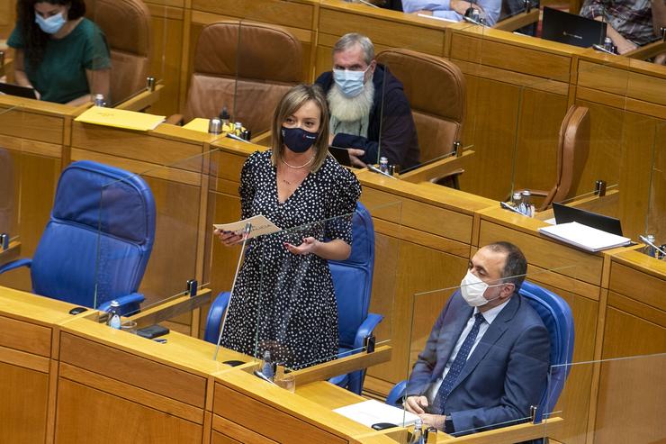 A conselleira de Política Social, Fabiola García, responde a unha interpelación sobre os índices de pobreza en Galicia. CONCHI PAZ 