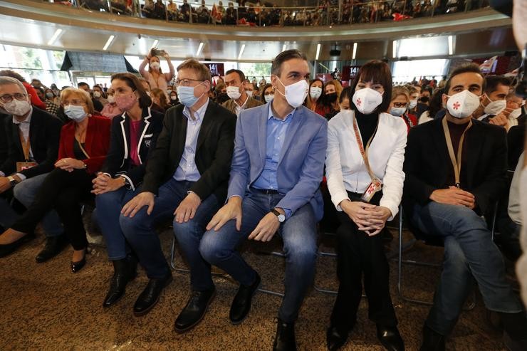 Reyes Maroto, Ximo Puig, Pedro Sánchez, Diana Morant e José Muñoz. Joaquín Reina - Europa Press 