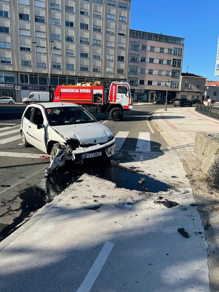 Vehículo sinistrado en Ribeira, A Coruña. CONCELLO DE RIBEIRA 