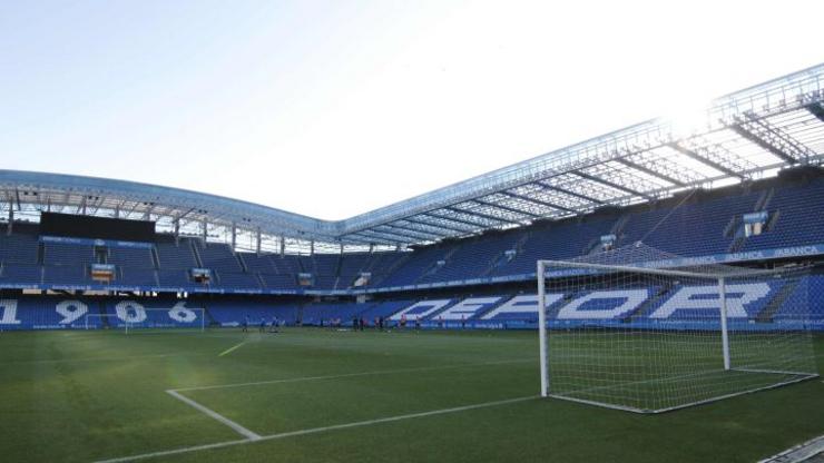 Estadio de Riazor baleiro tras a incomparecencia do Extremadura