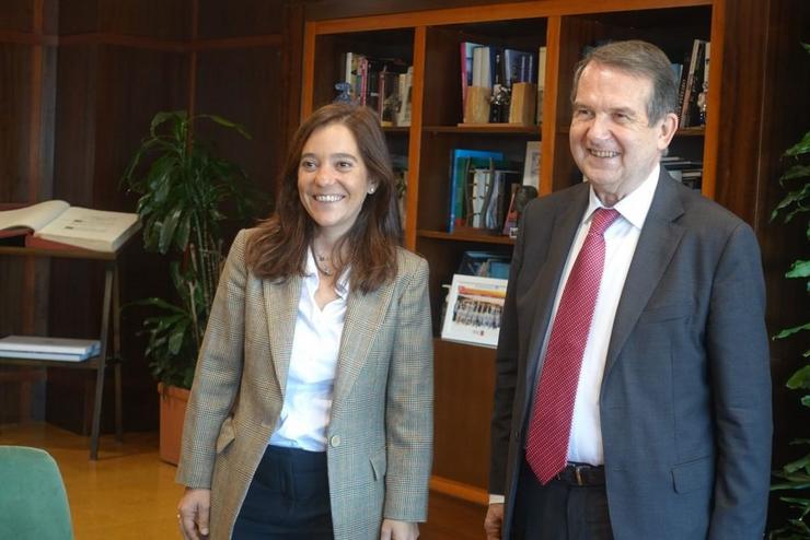 A alcaldesa da Coruña, Inés Rey, e o rexedor de Vigo, Abel Caballero, tras a súa reunión. CONCELLO DE VIGO