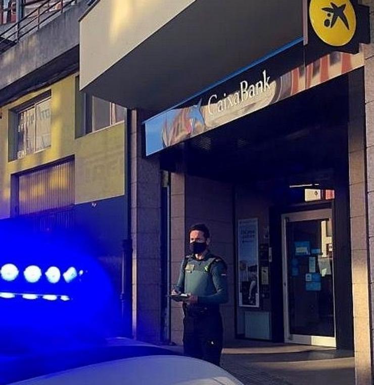 Atraco a unha sucursal bancaria. GARDA CIVIL 