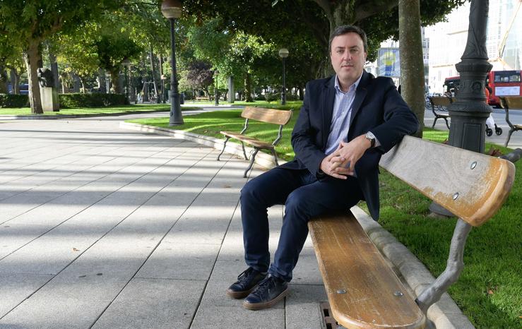 O presidente da Deputación da Coruña, Valentín González Formoso, pousa á cámara tras unha entrevista con Europa Press, a 21 de outubro de 2021, na Coruña, Galicia, (España). González é ademais candidato ás primarias do PSdeG que se celebrarán. M. Dylan - Europa Press / Europa Press / Europa Press