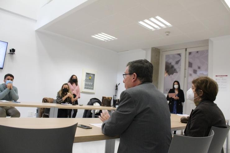 O deputado de Economía e Facenda, Carlos López Font, durante a reunión. DEPUTACIÓN DE PONTEVEDRA / Europa Press