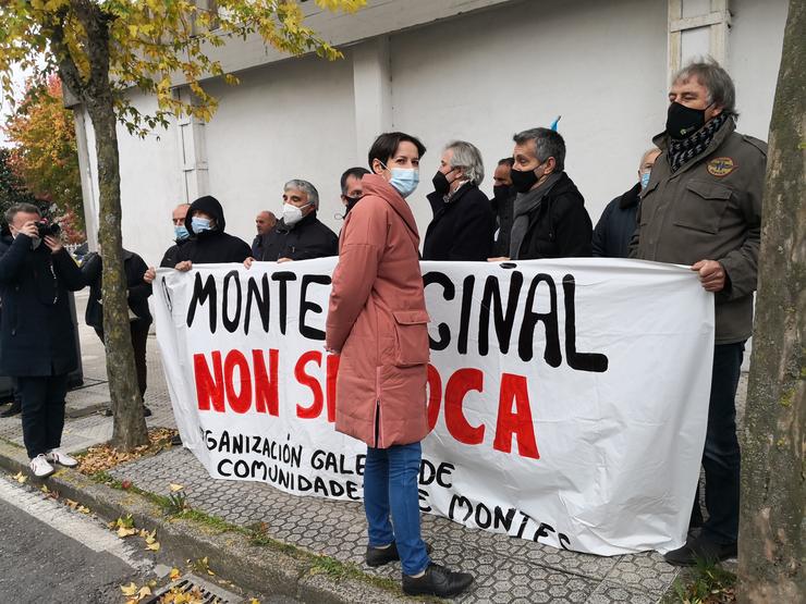 Comunidades de montes protestan diante do Parlamento galego 