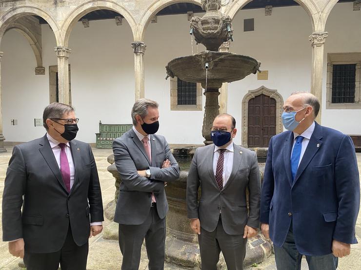 O delegado do Goberno en Galicia, José Miñones, reúnese co tres reitores galegos.. DELEGACIÓN DO GOBERNO EN GALICIA 