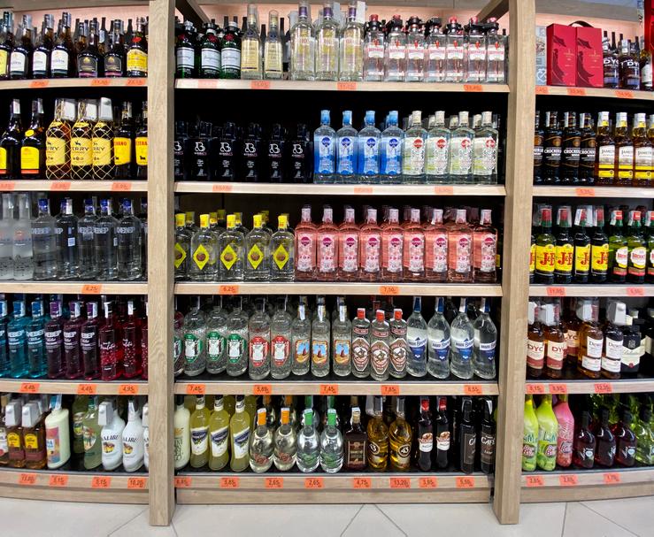 Arquivo - Corredor de bebidas alcohólicas nun supermercado.. Eduardo Parra - Europa Press - Arquivo / Europa Press
