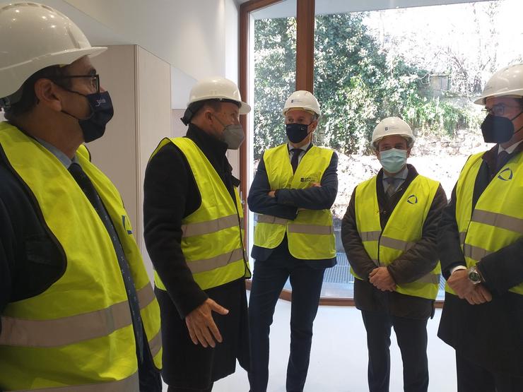 O vicepresidente primeiro da Xunta e presidente provincial do PP de Pontevedra, Alfonso Rueda, nunha visita ás obras da Cidade da Xustiza de Vigo, na súa fase final. / Europa Press