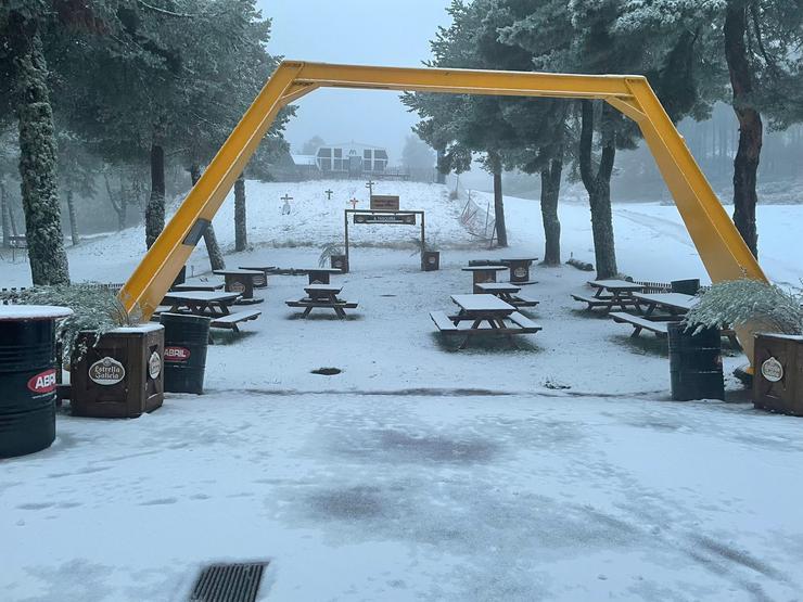 Manzaneda rexistra a súa primeira nevada 