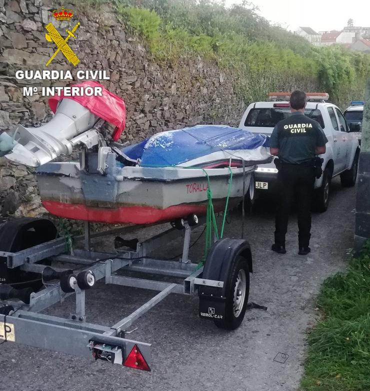 Embarcación de recreo subtraída na leira dunha vivenda vacacional en Ares (A Coruña).. GARDA CIVIL / Europa Press