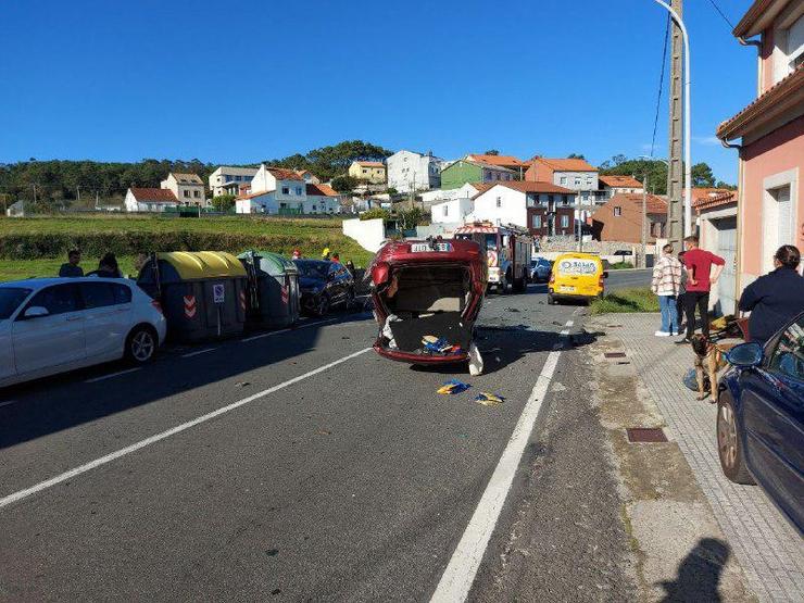 Imaxe do accidente no que resultaron feridas dúas persoas ao en Ribeira (A Coruña). CONCELLO DE RIBEIRA