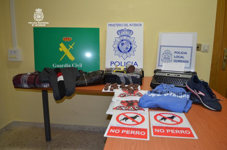 Efectos intervidos a un detido en Ourense por meter alfinetes en cebos de comida para cans.. POLICÍA NACIOAL, GARDA CIVIL E POLICÍA LOCAL