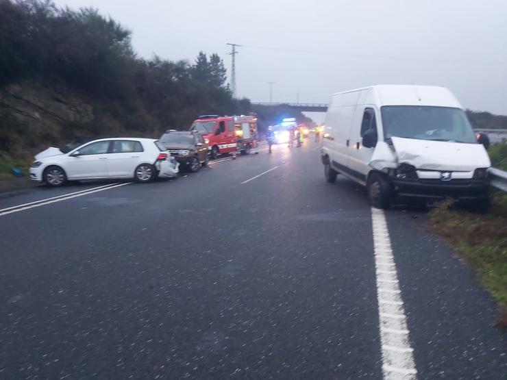 Accidente con tres feridos na autovía A-54 en Palas de Rei (Lugo). GARDA CIVIL LUGO