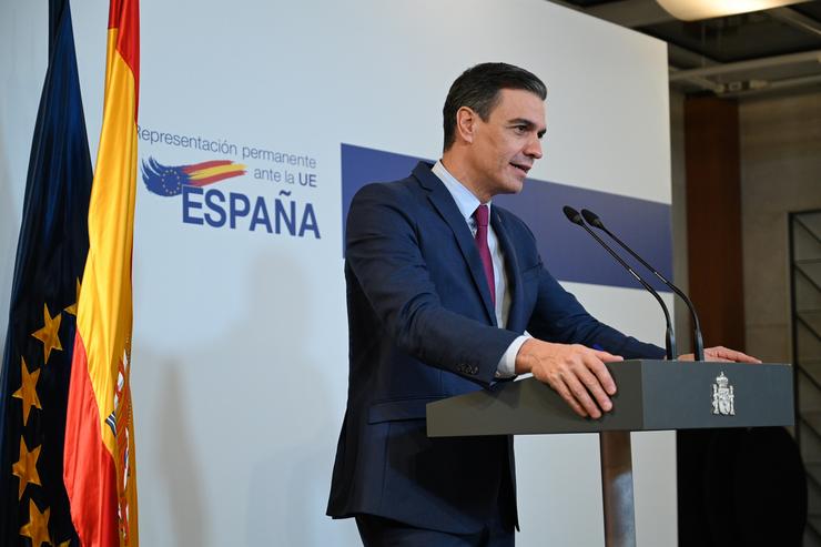 O presidente do Goberno, Pedro Sánchez, en rolda de prensa en Bruxelas. POOL MONCLOA