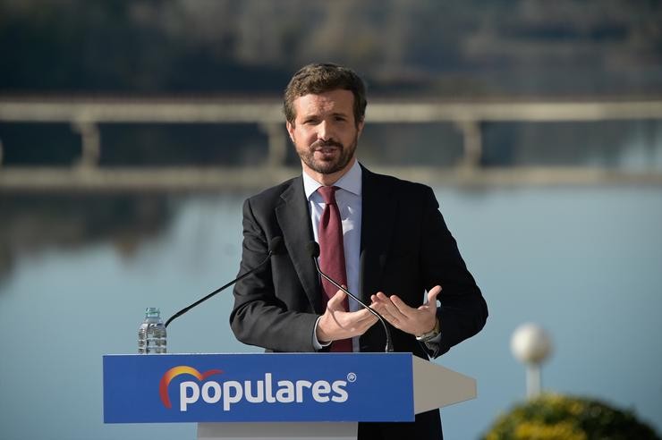 O presidente do PP, Pablo Casado, intervén na última Xunta Directiva Provincial do PP da Coruña de 2021, a 17 de decembro de 2021, na Coruña, Galicia, (España).. M. Dylan - Europa Press