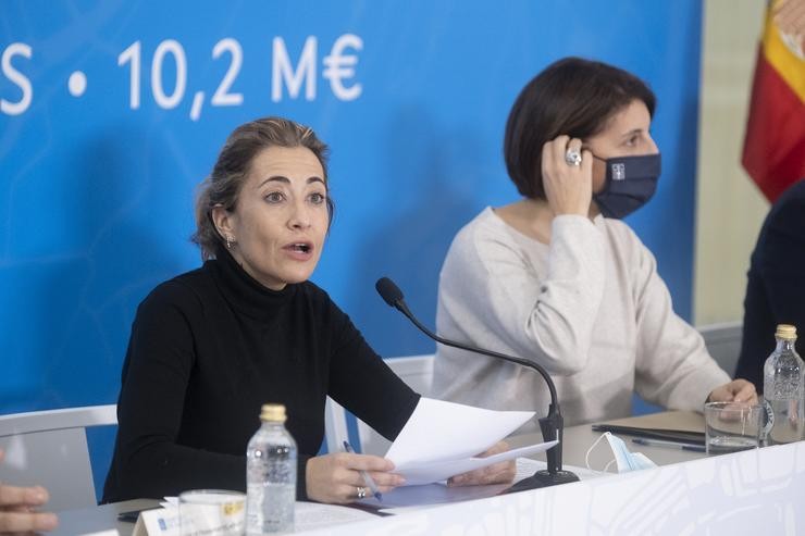 A ministra de Transportes, Mobilidade e Axenda Urbana, Raquel Sánchez (i), durante o acto de firma dos acordos do Plan de Vivenda para Áreas de Rexeneración e Renovación Urbana e Rural con distintos municipios galegos, na Cidade da Cultura,. César Arxina - Europa Press 