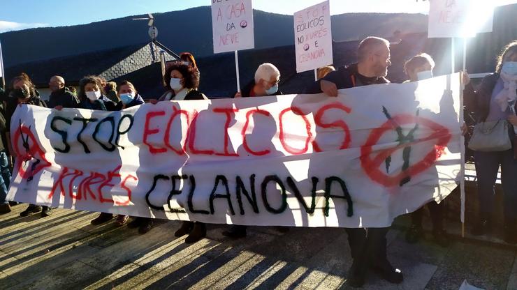 Activistas da plataforma Stop Eólicos Xurés Celanova en Laza o pasado 11 de decembro / Plataforma Xurés Celanova