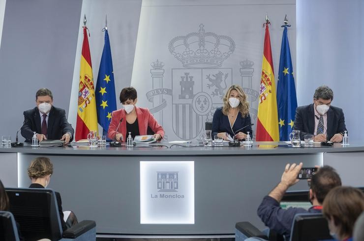 O ministro de Agricultura, Pesca e Alimentación, Luís Planas; a ministra Portavoz, Isabel Rodríguez; a vicepresidenta segunda e ministra de Traballo, Yolanda Díaz, e o ministro de Inclusión, Seguridade Social e Migracións, José Luís Escrivá. EUROPA PRESS